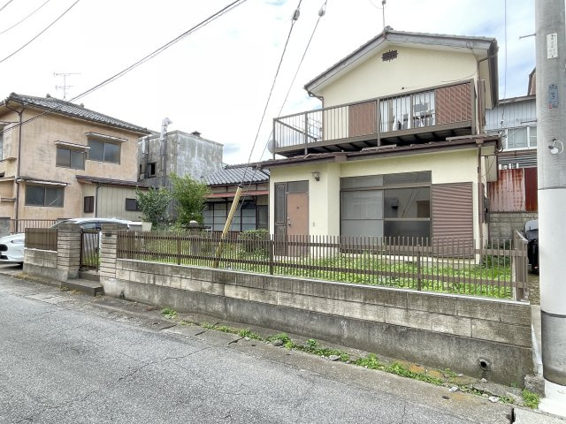 藤岡市藤岡　中古900①の前面道路含む現地写真