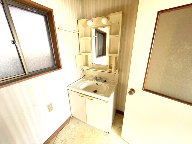 藤岡市藤岡　中古900①の洗面所