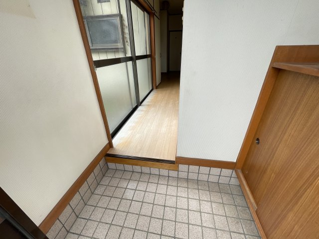 藤岡市藤岡　中古900①の玄関