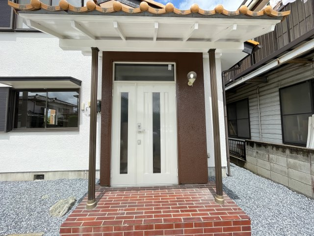 藤岡市藤岡　中古1580の玄関