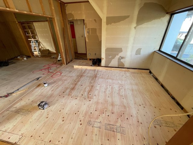 藤岡市藤岡　中古1580の内装|リフォーム中です(^^♪
