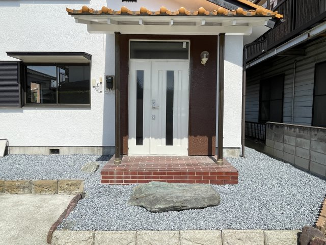藤岡市藤岡　中古1580の玄関