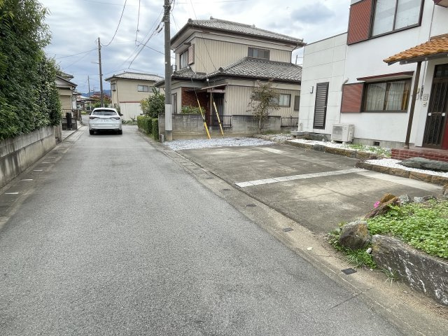 藤岡市藤岡　中古900の前面道路含む現地写真
