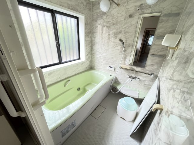 藤岡市藤岡　中古900の浴室