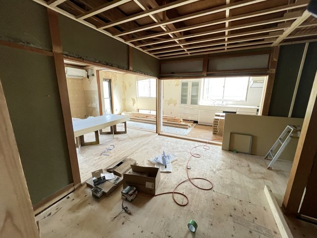 藤岡市藤岡　中古1580の内装|リフォーム中です(^^♪