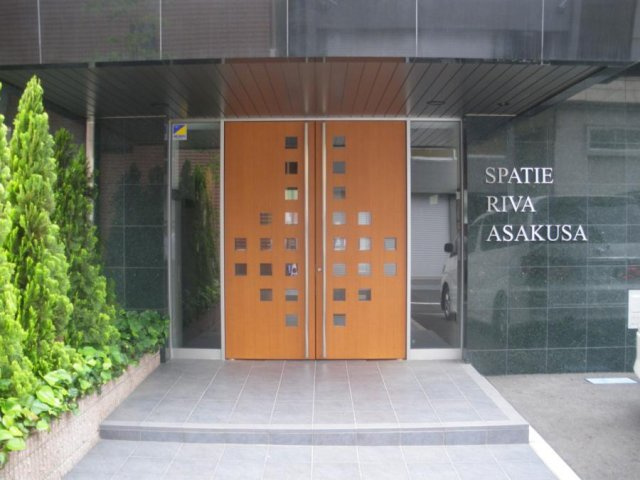 スパシエリーヴァ浅草のエントランス