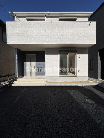 【間取り】 | 各自プライベート空間が持てる、ゆとりの4LDKの間取プラン◎
キッチンにはまとめ買いができる「パントリー」を併設し、面倒な買い物頻度をグッと減らすことができますよ♪