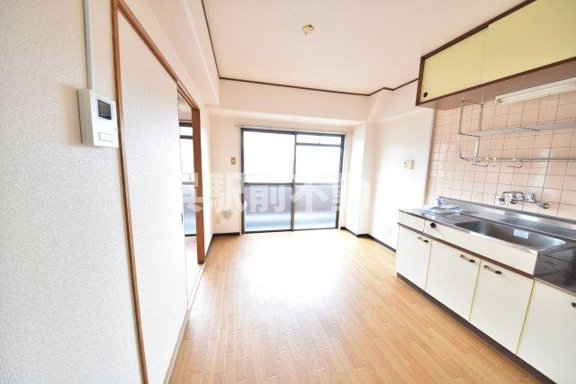 小柴クリーニングマンションの居間・リビング