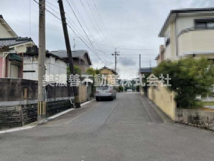６１０４７　各務原市那加琴が丘町土地の前面道路含む現地写真