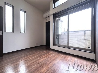 【居間・リビング】 | Creo中村公園弐番館 | こちらのリビングで趣味の時間をお楽しみください