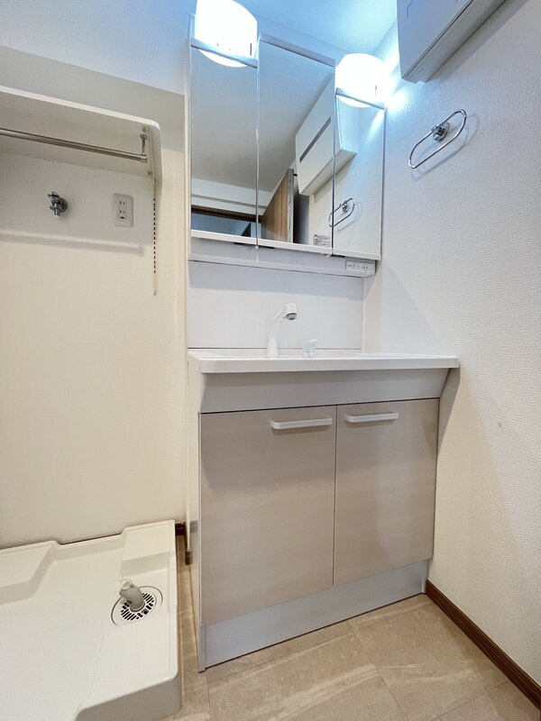 ケイジェイ博多住吉ビルの独立洗面台