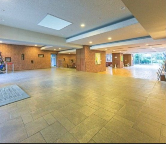 スターコート豊洲のエントランス|季節の飾りやイベントも行われるエントランスとなります。
