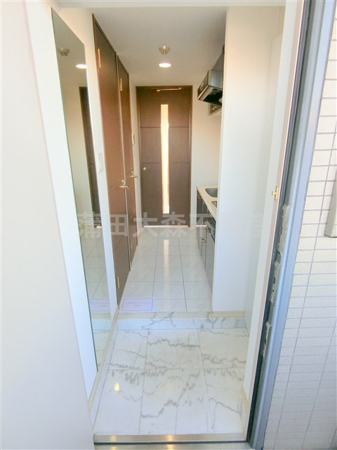 パレステュディオ大森WESTの玄関|姿見鏡が付がうれしい玄関！