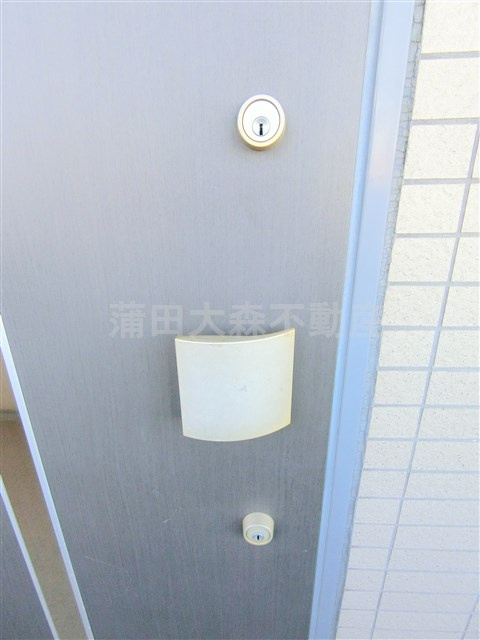 パレステュディオ大森WESTの玄関