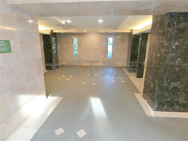 パレステュディオ大森WESTのエントランス