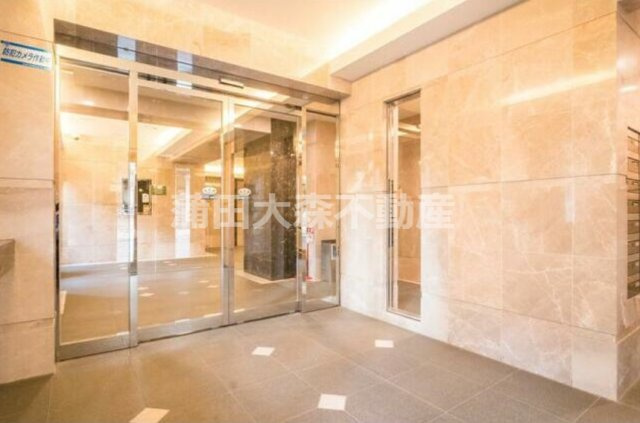 パレステュディオ大森WESTのエントランス