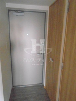 【玄関】 | ドミールCity川口 | 収納もある玄関です