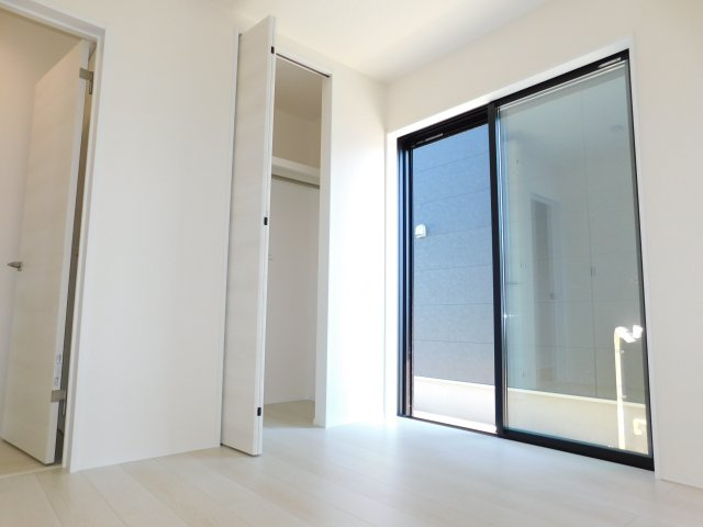 海部郡大治町大字八ツ屋字西田面の新築一戸建の洋室|◇１階洋室◇　　南面で明るい洋室４．５帖　ウ全居室収納完備♪