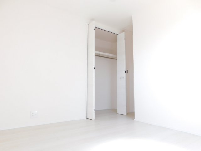 海部郡大治町大字八ツ屋字西田面の新築一戸建の洋室|◇２階洋室◇　　南面で明るい洋室５．７５帖　全居室収納完備♪　