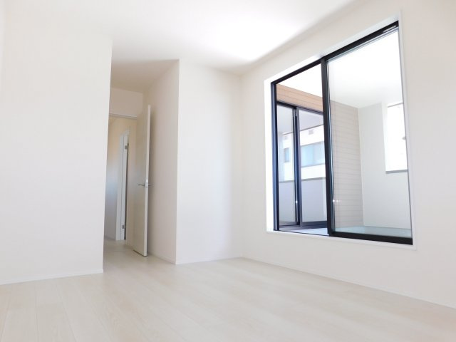 海部郡大治町大字八ツ屋字西田面の新築一戸建の洋室|◇２階洋室◇　　南面で南面で明るい洋室６．７５帖　全居室収納完備♪　バルコニー利用可！