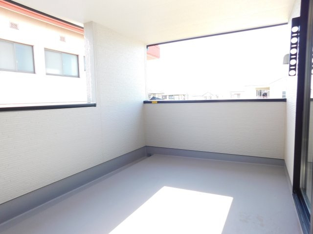 海部郡大治町大字八ツ屋字西田面の新築一戸建のバルコニー|◇バルコニー◇　　急な天候の変化でも安心なインナーバルコニー♪　ダウンライトと外部コンセント完備