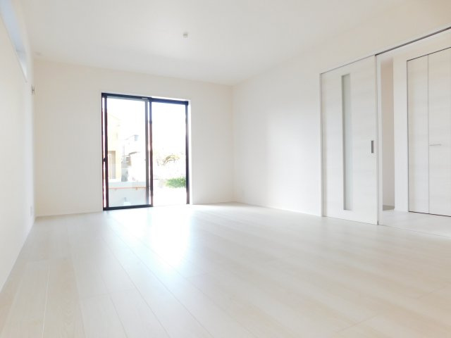 海部郡大治町大字八ツ屋字西田面の新築一戸建の居間・リビング|◇リビング◇　　南面で明るいリビング１８．５帖　心地のよい広々とした開放的なＬＤＫ♪