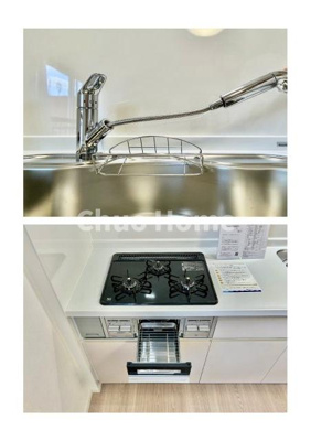 【キッチン】 | サクラハイツ | 【キッチン水栓】キッチン水栓はシャワーヘッドが伸びますのでシンクの隅々まで届きます。【三ツ口コンロ】奥様に好評な三ツ口コンロと魚焼きグリルです。