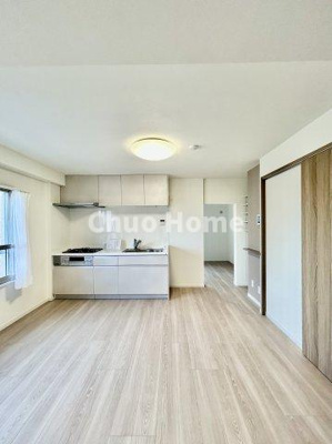 【居間・リビング】 | サクラハイツ | 【居間・リビング】「ＬＤＫは家族団らんをデザイン」広いＬＤＫでは家族が集まり一緒の時間を過ごせる工夫がされております。何気ない一日の当たり前のひとコマがいつか一生の宝物になります