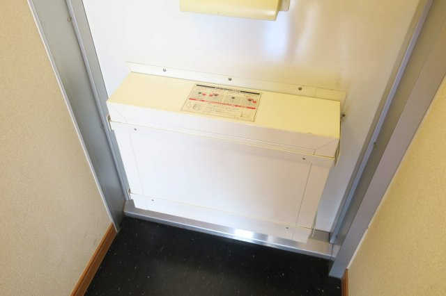 ロフト結城のその他|玄関ドアには宅配ボックスがついています