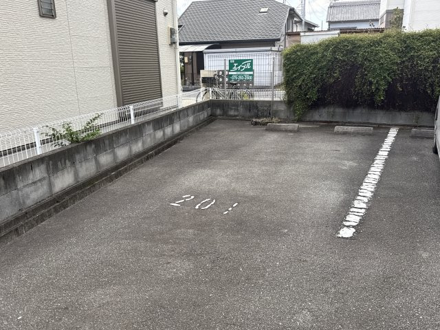 ラ・スコレール水上の駐車場