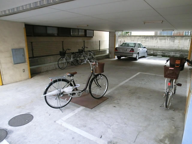 王子北ウイングのその他共用部分|駐輪場広々です♪