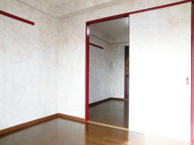 王子北ウイングの洋室|バルコニー側の居室部分♪