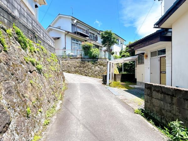 【前面道路含む現地写真】