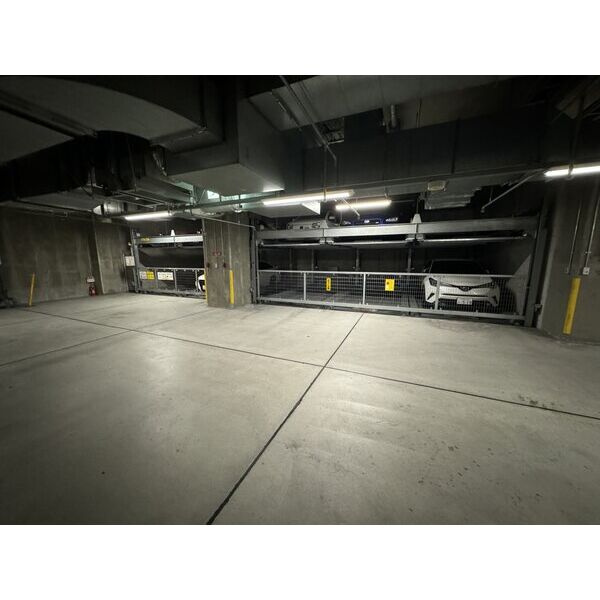 ニッケノーブルハイツ江坂の駐車場