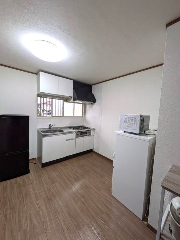 ハイツライラックの居間・リビング|各家電付き　冷蔵庫、電子レンジなど