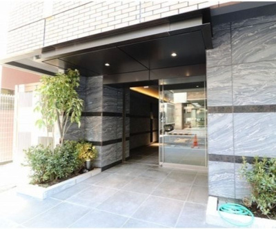 【エントランス】 | La Perla岩本町 | ゆとりのあるエントランスです