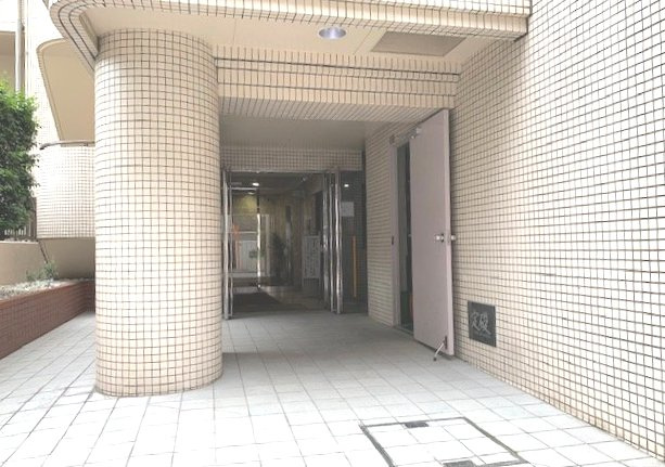フクロク・ハイマンション２号館のエントランス