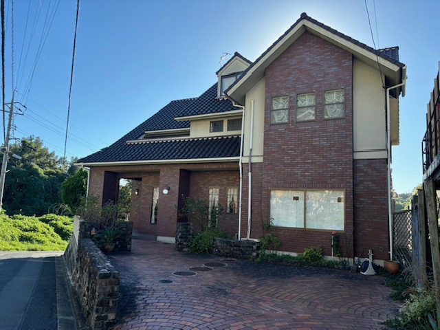 倉敷市生坂　中古戸建の外観|土地面積約１０３坪。建物面積約７２坪。
駐車２台可能です。