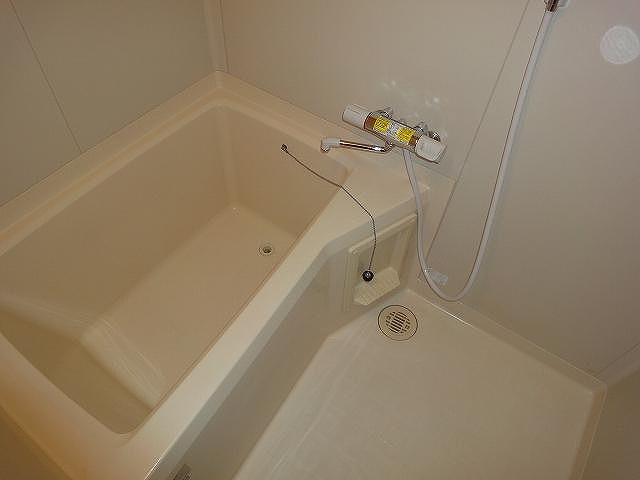 ラフォーレ・アパートD棟の浴室|ゆったり過ごせるお風呂です