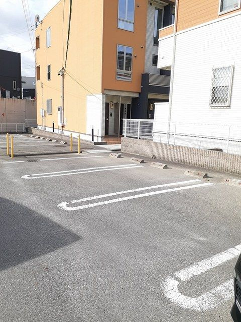 ルピナスＡの駐車場