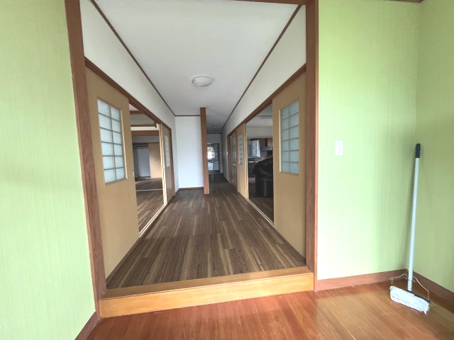 串間保育園そば　オール電化一戸建ての玄関|全面フローリングに改装されています