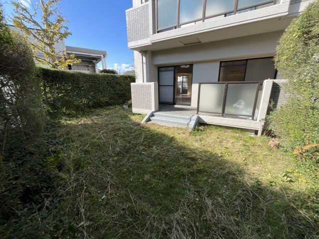 コスモ瀬田のバルコニー|専用庭付きの物件です