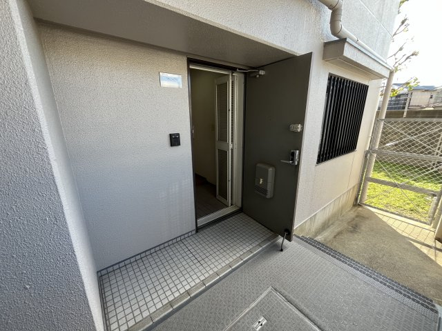 コスモ瀬田の玄関