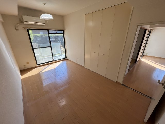 コスモ瀬田の洋室|7.6帖の洋室です