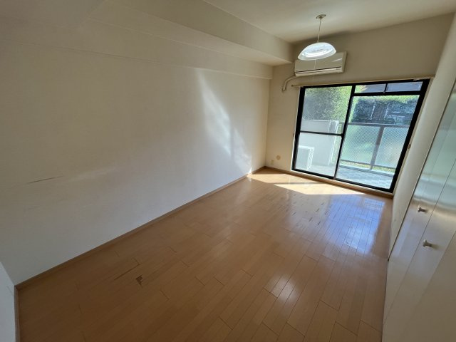 コスモ瀬田の洋室