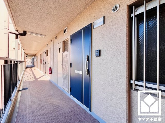 宇治大久保コープＡ棟の玄関