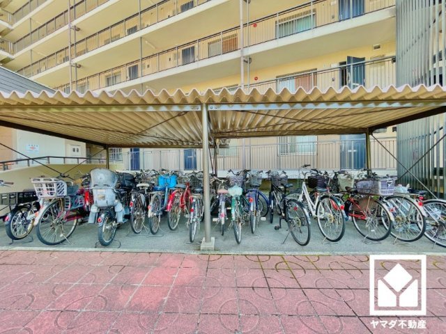 宇治大久保コープＡ棟の駐輪場