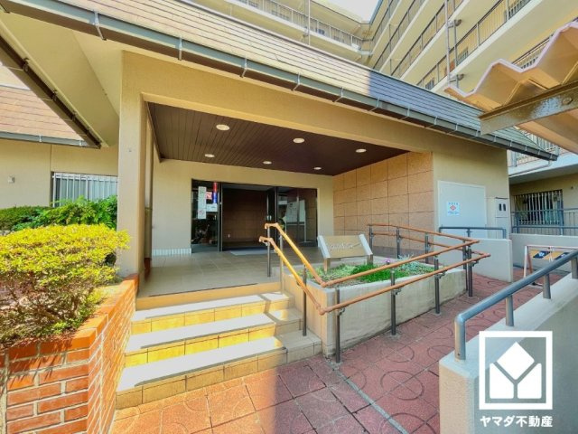 宇治大久保コープＡ棟のエントランス