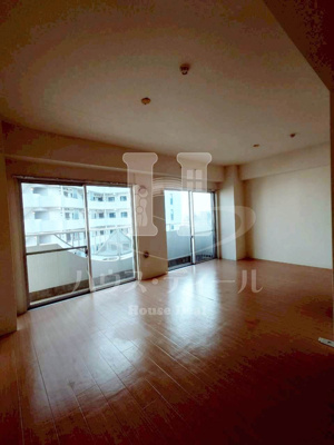 【居間・リビング】 | 第5福原ビル | こちらの居間で趣味の時間をお楽しみください