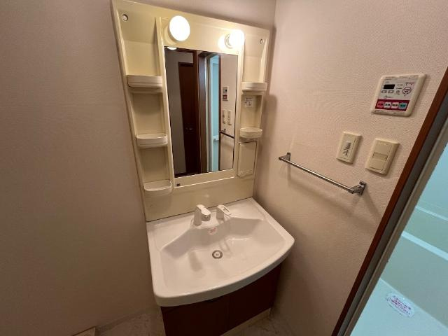 サンコート越谷の独立洗面台|洗髪洗面化粧台（イメージ）